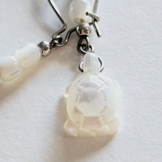 Silver shell Opalescent turtle earrings Vintage  1980s Collectable J1