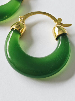 Vintage Style Vibrant Deep Green Hoop Earrings – Donut C-Hoop Lever Back Statement Gold