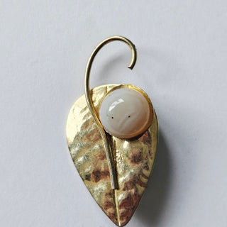 Handcrafted Natural Banded Agate Gold Hammered Leaf Brooch – Artisan Gemstone Studio Jewellery
