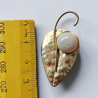 Handcrafted Natural Banded Agate Gold Hammered Leaf Brooch – Artisan Gemstone Studio Jewellery