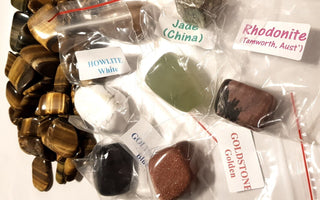 Gemstone Gift Box – Tiger Eye, Goldstone, Jade, Howlite, Petrified Wood, Pyrite & Rhodonite A Beautiful Curated Collection of Natural & Polished Crystals
