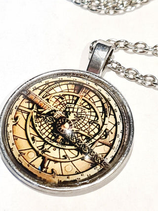 World Globe Traveller Glass Pendant Necklace Jewellery Jewelry Collectable