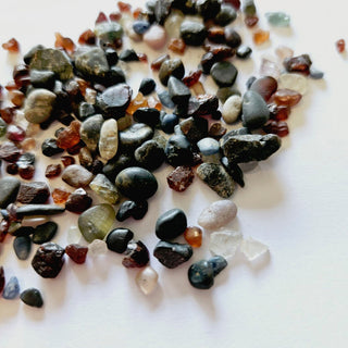 Tumbled Chips Garnets Sapphire Natural Not treated Genuine Gems Gemstone 45gm H1