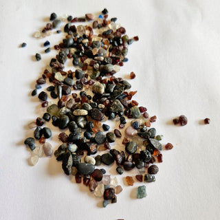 Tumbled Chips Garnets Sapphire Natural Not treated Genuine Gems Gemstone 45gm H1