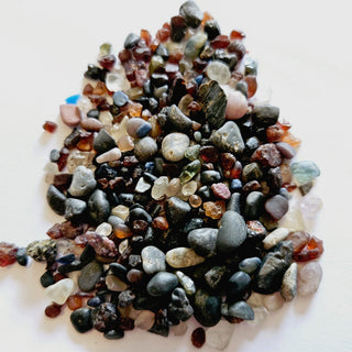 Tumbled Chips Garnets Sapphire Natural Not treated Genuine Gems Gemstone 45gm H1