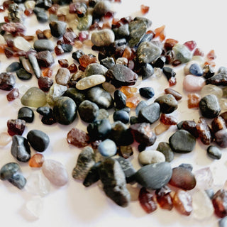 Tumbled Chips Garnets Sapphire Natural Not treated Genuine Gems Gemstone 45gm H1
