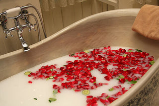 Cleopatra Milk Bath Powder – A Luxurious Skin Softening Bathing Ritual