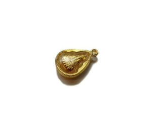 Quan Yin Sutra Pendant Gold Perspex Goddess of Compassion • Sacred Blessings of Peace, Mercy & Inner Harmony