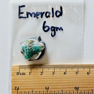 EMERALD Beautiful Mineral Specimen Unique, Crystals Rare Genuine 6gm G5