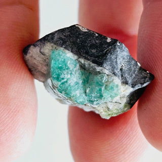 EMERALD Beautiful Mineral Specimen Unique, Crystals Rare Genuine 6gm G5