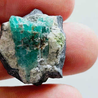 EMERALD Beautiful Mineral Specimen Unique, Crystals Rare Genuine 6gm G5