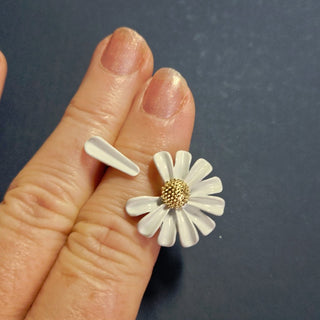 Loves Me Daisy Pull Petal Artisan Enamel Ring Adjustable Size Jewellery Jewelry