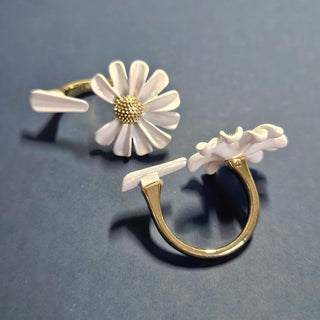 Loves Me Daisy Pull Petal Artisan Enamel Ring Adjustable Size Jewellery Jewelry