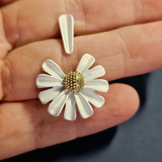 Loves Me Daisy Pull Petal Artisan Enamel Ring Adjustable Size Jewellery Jewelry