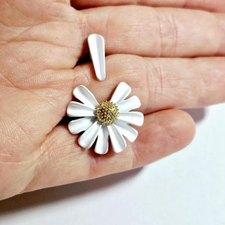 Loves Me Daisy Pull Petal Artisan Enamel Ring Adjustable Size Jewellery Jewelry